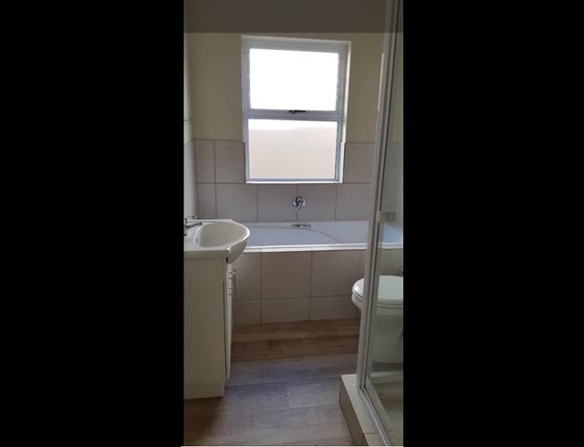 2 bed property to rent in BURGUNDY ESTATE